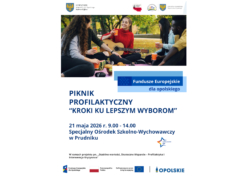 Opis obrazu: Plakat promujący Piknik Profilaktyczny „Kroki ku lepszym wyborom”, organizowany 21 maja 2026 r. w godzinach 9:00–14:00 w Specjalnym Ośrodku Szkolno-Wychowawczym w Prudniku. W centralnej części plakatu znajduje się zdjęcie grupy uśmiechniętych młodych osób siedzących razem na kocu podczas pikniku w parku. Jedna z dziewczyn gra na gitarze, uczestnicy trzymają kolorowe kubki, a na kocu widoczne są owoce i przekąski. Na plakacie znajdują się logotypy organizatorów i partnerów, m.in. Stowarzyszenia Mażoretek Polskich Rozwoju Kultury i Sportu, Regionalnego Ośrodka Polityki Społecznej w Opolu– jednostki samorządu województwa opolskiego, a także Funduszy Europejskich dla Opolskiego. W dolnej części zamieszczono informację o realizacji projektu „Stabilne wartości, Skuteczne Wsparcie – Profilaktyka i Interwencja Kryzysowa